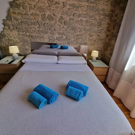 Aribau Bed and Breakfast *